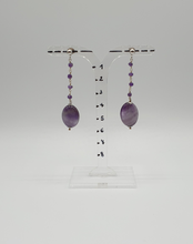 Charger l&#39;image dans la galerie, silver stud earrings with mini amethysts and amethyst beads
