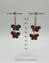 Lade das Bild in den Galerie-Viewer, Ohrstecker aus vergoldetem Silber mit braunen Jaspis-Schmetterlingen
