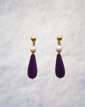 Load image into Gallery viewer, golden metal clip-on earrings with pearl and purple velvet drop
