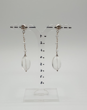 Lade das Bild in den Galerie-Viewer, Silberne Ohrstecker mit böhmischen Kristallperlen
