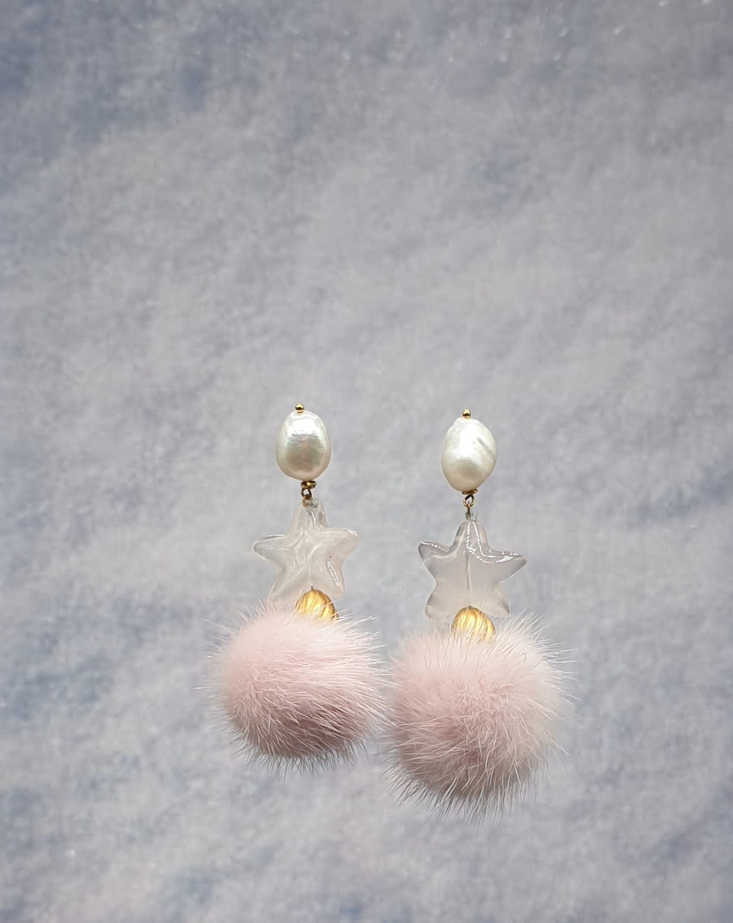 Perlenohrstecker mit Achatsternen, goldenen Perlen und rosa Nerz