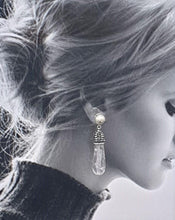 Charger l&#39;image dans la galerie, silver stud earrings with strass and cristal drops
