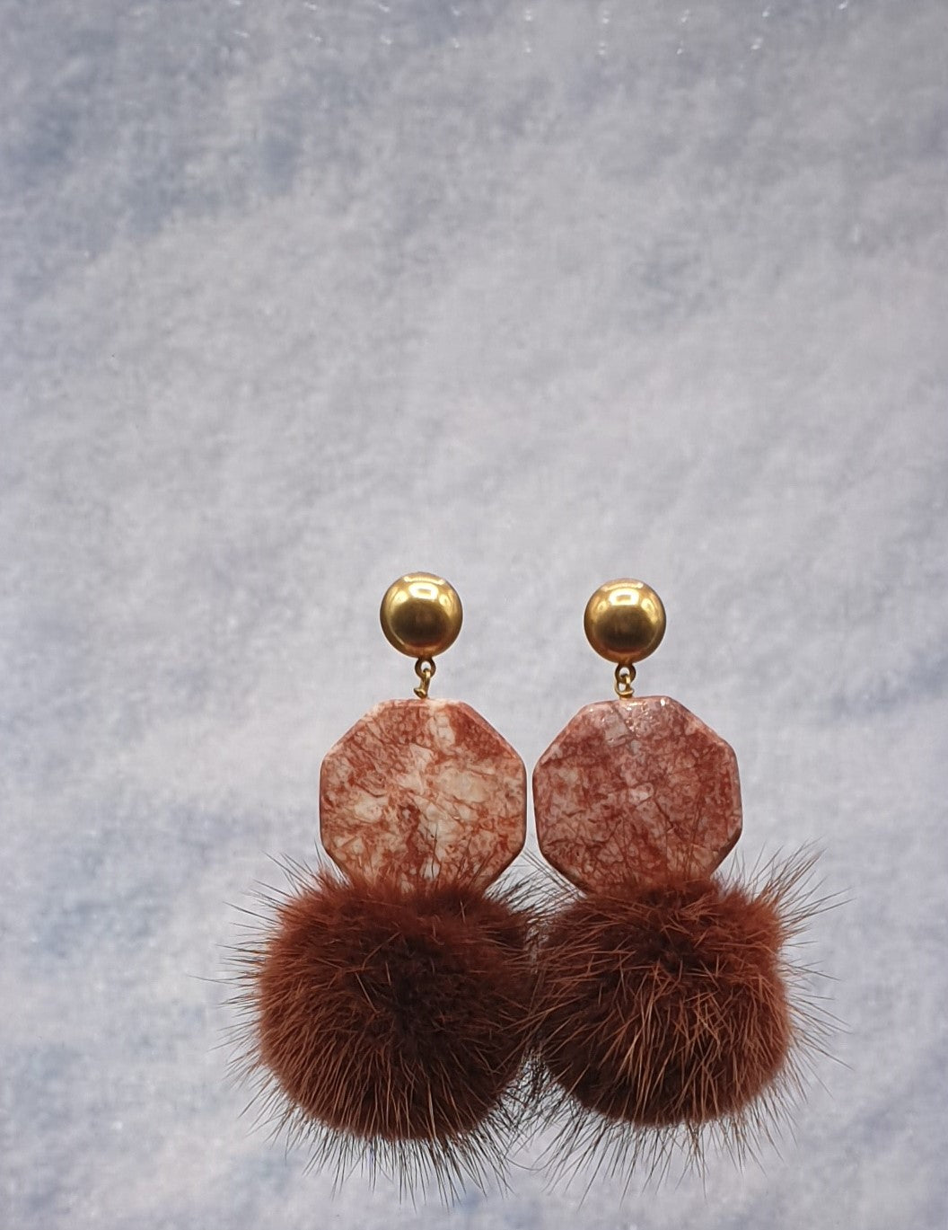 golden stud earrings with marble and dyed mink