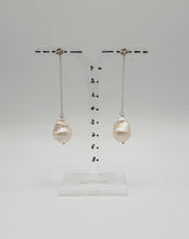 Charger l&#39;image dans la galerie, silver stud earrings with silver chain and irregular pearls
