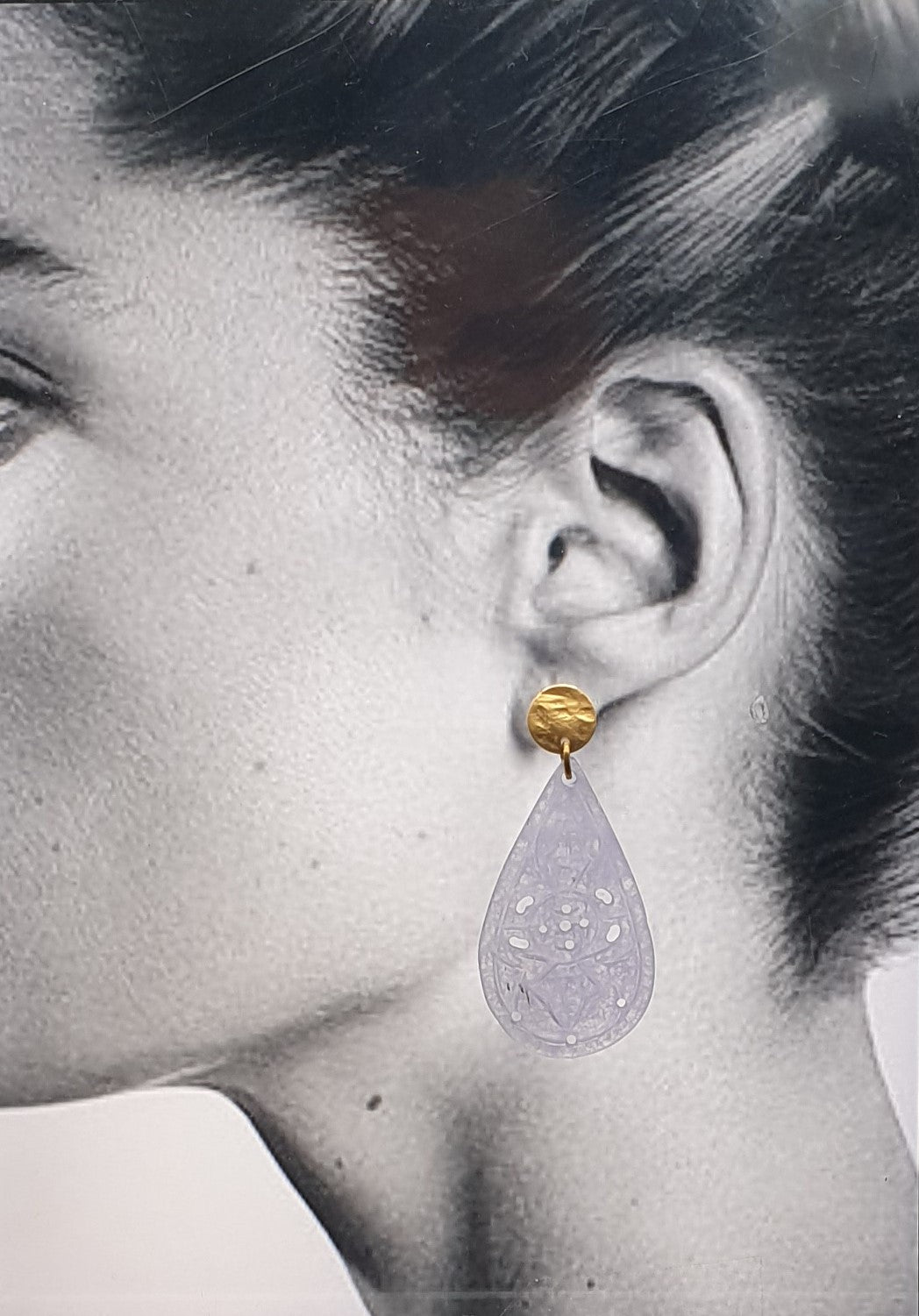 golden metal stud earrings with lila dyed jade drops
