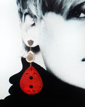 Load image into Gallery viewer, NEW silver strass stud earrings with pearl and red dyed jade element
