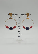Carica l&#39;immagine nel visualizzatore di Gallery, NUOVI orecchini a clip in metallo dorato con lapislazzuli e perle di giada

