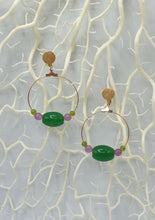 Load image into Gallery viewer, NEW golden metal clip-on earrings with oval green jade beads
