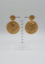Lade das Bild in den Galerie-Viewer, NEUE goldene Ohrstecker aus Metall mit dekorativen Kreisen
