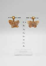 Lade das Bild in den Galerie-Viewer, NEUE Ohrclips aus goldenem Metall mit Naturstein-Schmetterlingen
