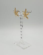 Carica l&#39;immagine nel visualizzatore di Gallery, NUOVI orecchini pendenti in argento placcato oro a forma di stelle marine

