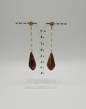 Carica l&#39;immagine nel visualizzatore di Gallery, NUOVI orecchini a bottone in argento placcato oro con mini perle e perle di ambra
