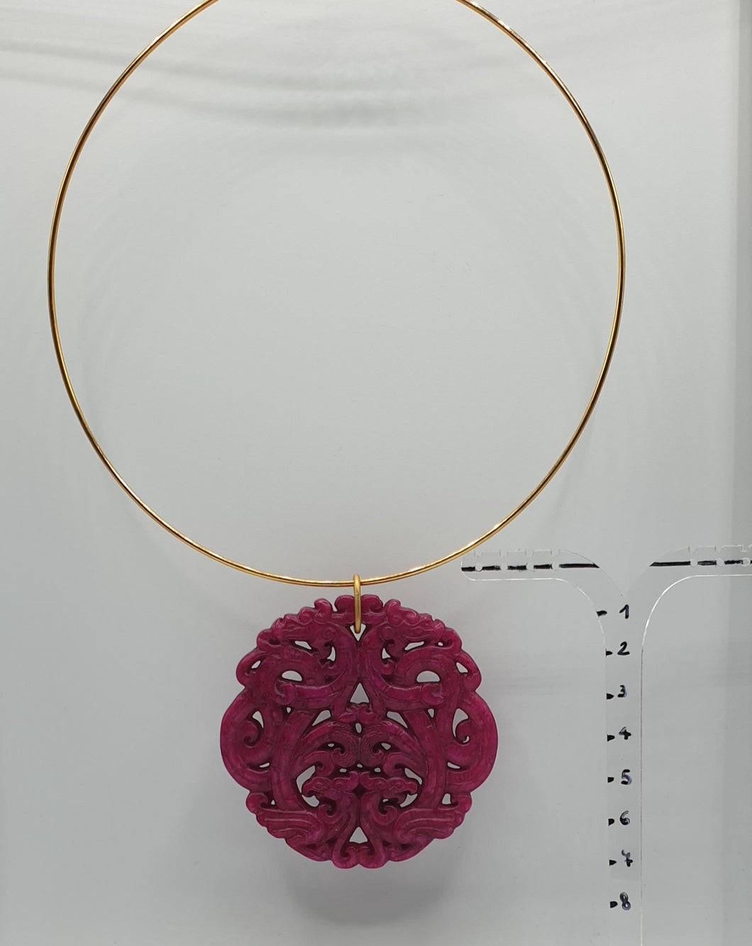 Neck ring with pink jade carving