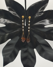 Carica l&#39;immagine nel visualizzatore di Gallery, NUOVI orecchini a bottone in argento placcato oro con mini perle e perle di ambra
