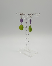 Charger l&#39;image dans la galerie, silver stud earrings with amethyst and green dyed jade beads
