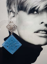 Charger l&#39;image dans la galerie, NEW silver metal stud earrings with square blue jade element
