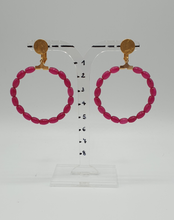 Charger l&#39;image dans la galerie, golden metal clip-on earrings with pink oval jade beads
