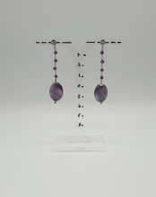 Charger l&#39;image dans la galerie, silver stud earrings with mini amethysts and amethyst beads
