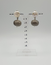 Charger l&#39;image dans la galerie, silver metal pearl clip-on earrings with grey ceramic beads
