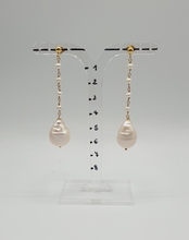 Charger l&#39;image dans la galerie, gold plated silver stud earrings with pearls on a mini pearl chain
