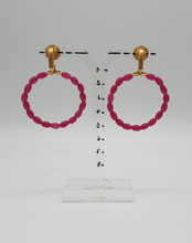 Load image into Gallery viewer, golden metal clip-on earrings with pink oval jade beads
