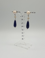 Charger l&#39;image dans la galerie, pearl stud earrings with silver beads and lapis lazuli drops
