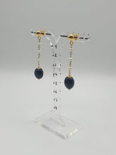 Charger l&#39;image dans la galerie, NEW golden stud earrings with mini pearls and blue jade drops
