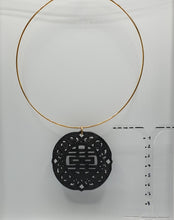 Carica l&#39;immagine nel visualizzatore di Gallery, anello al collo con intaglio di giada nera
